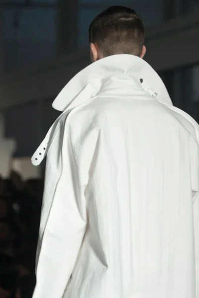 Look 3
